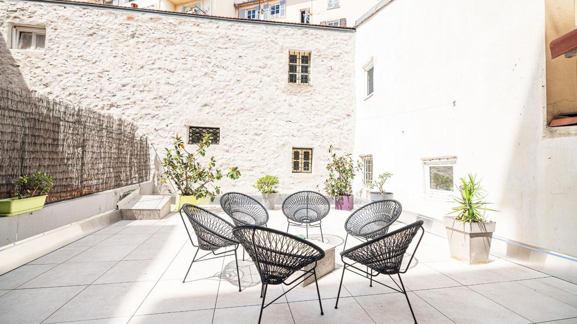 Apartment Amazing 3 Bdrs And Garden Place Du Pin Parking !
