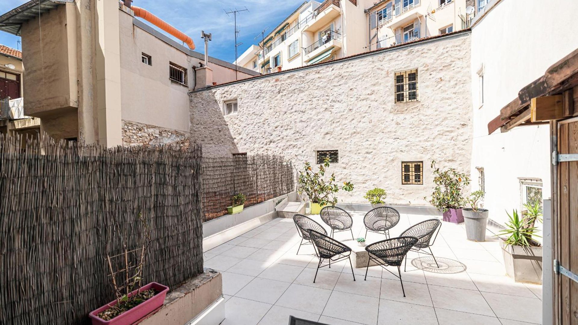 Apartment Amazing 3 Bdrs And Garden Place Du Pin Parking ! Nice