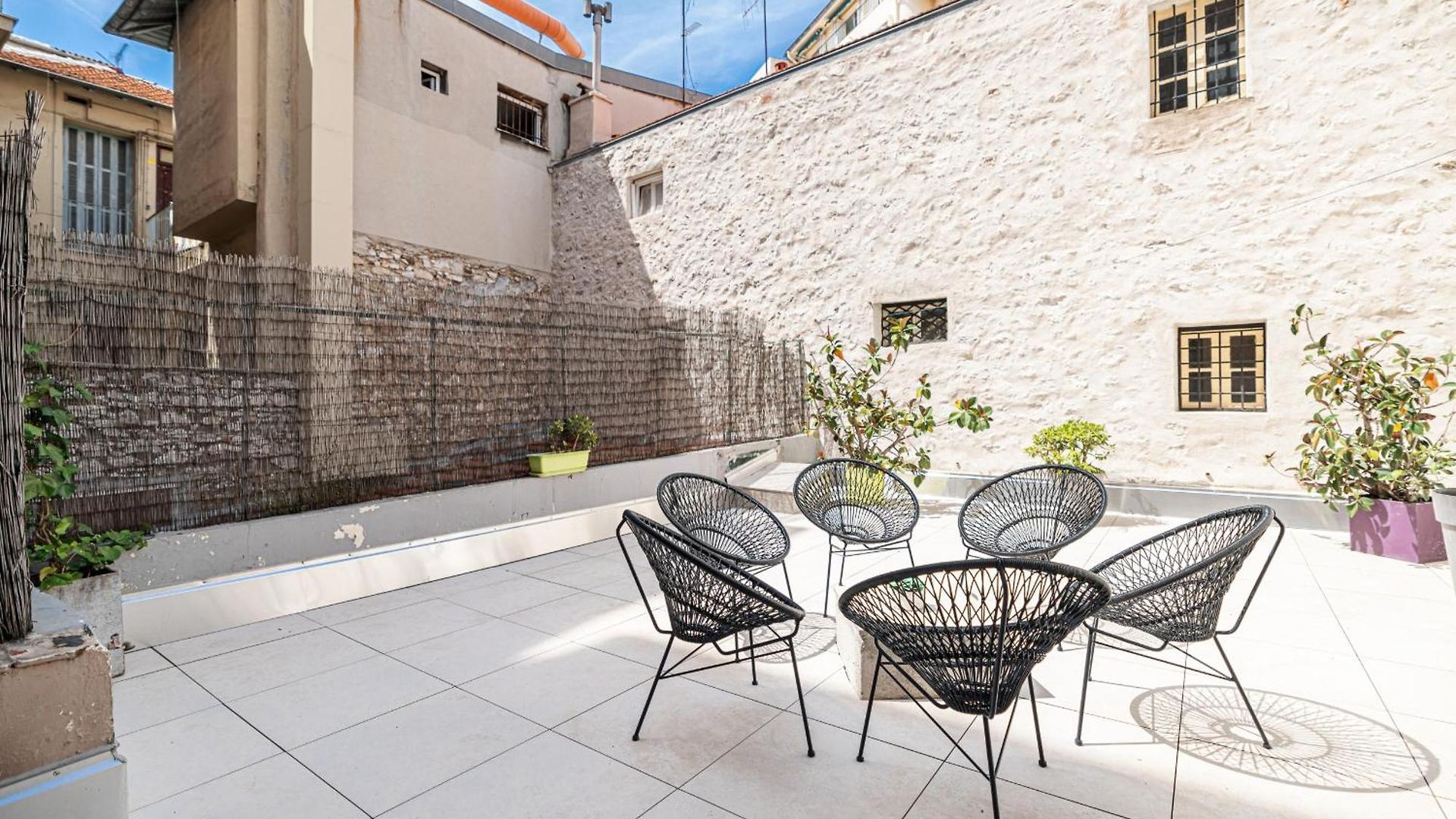 Amazing 3 Bdrs And Garden Place Du Pin Parking ! *