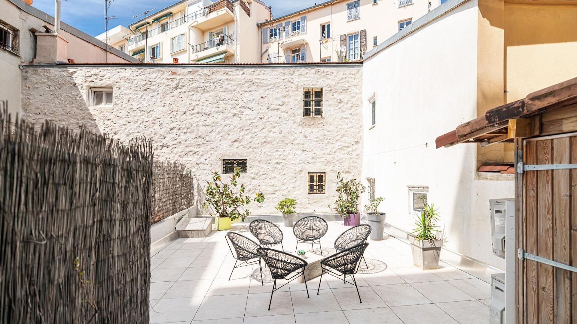 Amazing 3 Bdrs And Garden Place Du Pin Parking ! * Nice