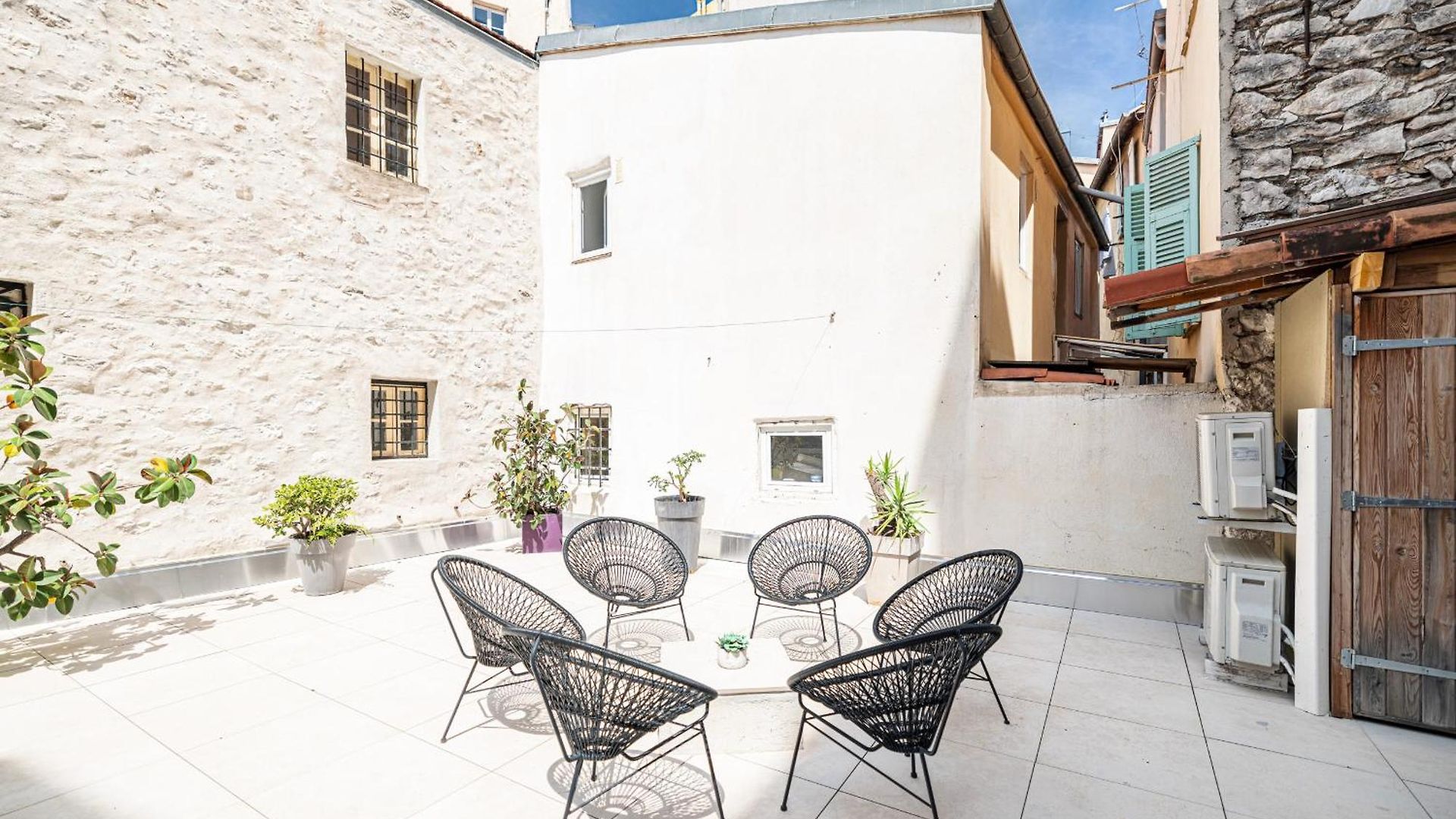 Amazing 3 Bdrs And Garden Place Du Pin Parking ! Apartment