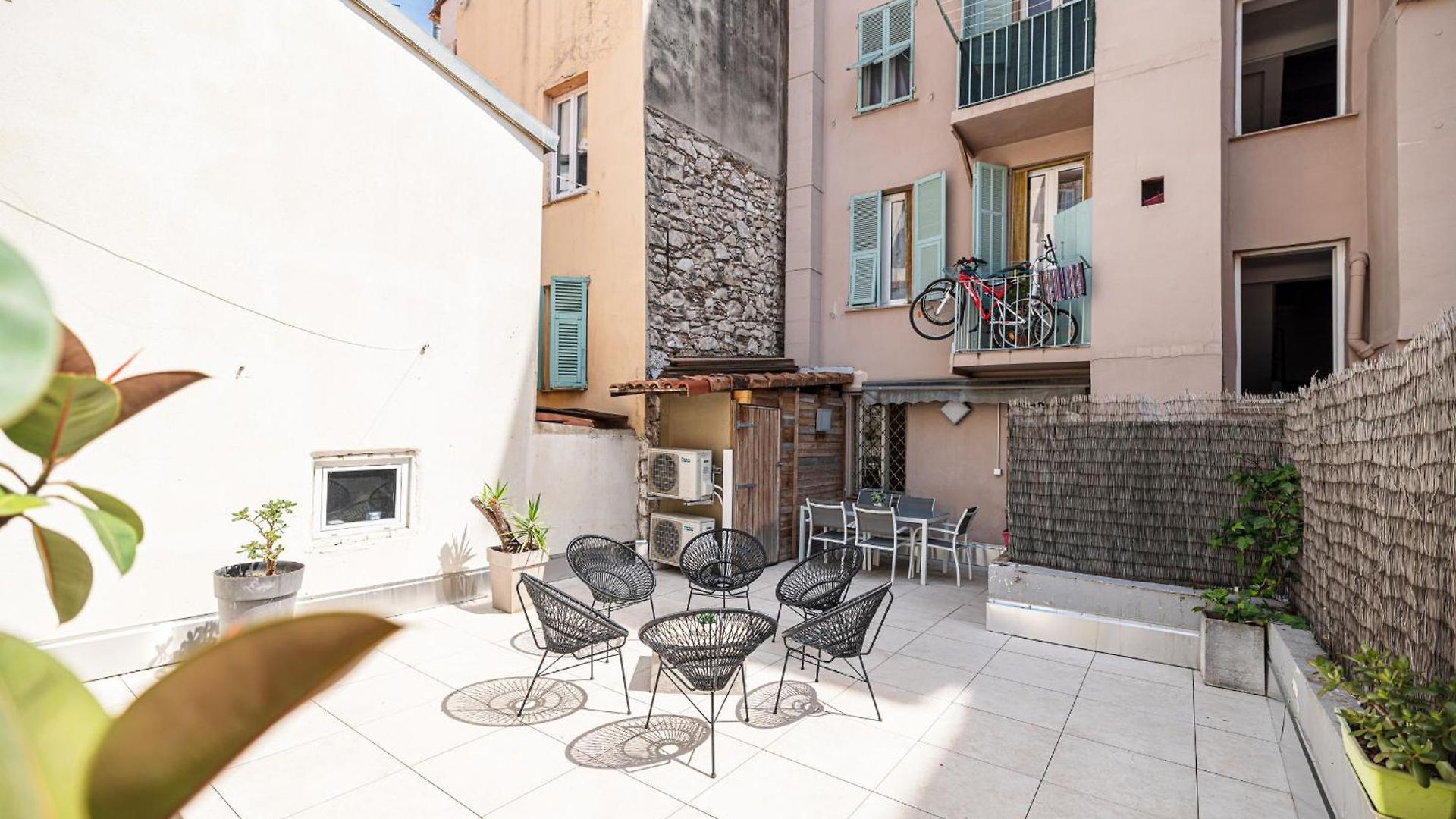 Amazing 3 Bdrs And Garden Place Du Pin Parking ! Apartment *