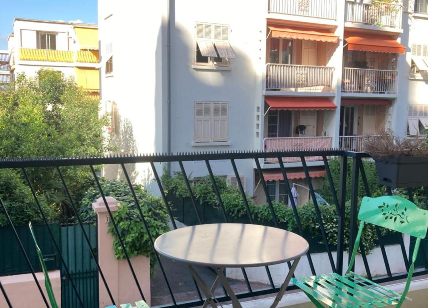 Only For Female Guests, Shared Homestay, West Cosy Flat, Balcony Near Airport Train Public Transport Supermarket