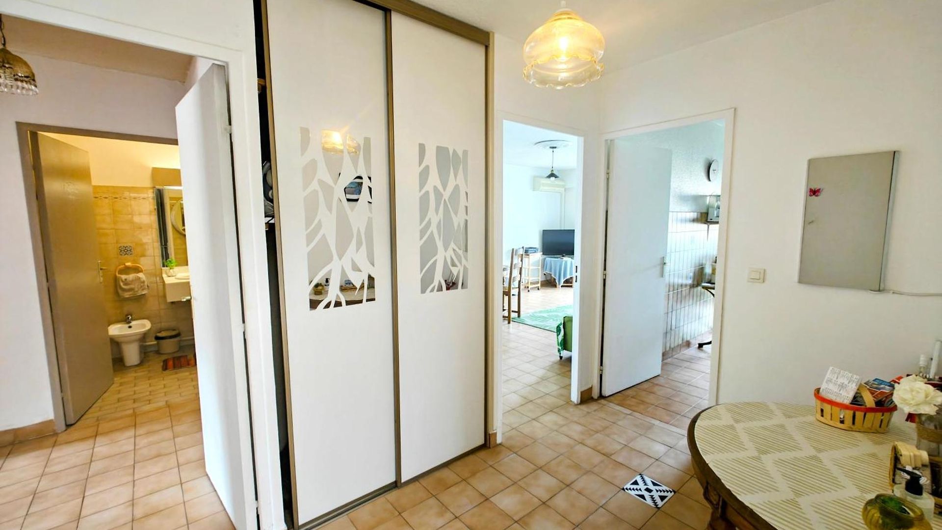 Apartment 2 Bedroom Flat With Terrasse & Car-park Ouest