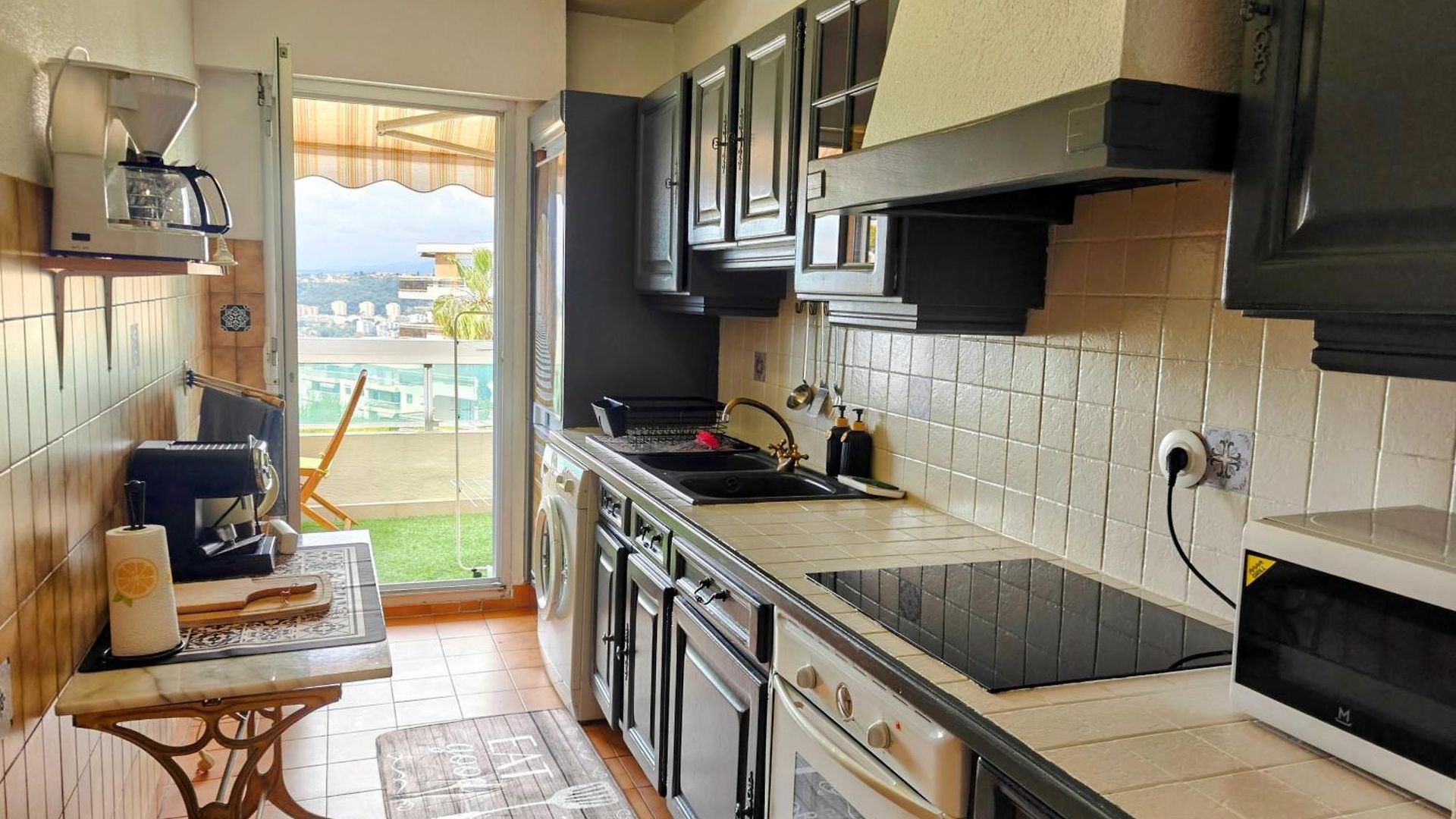 2 Bedroom Flat With Terrasse & Car-park Ouest Apartment