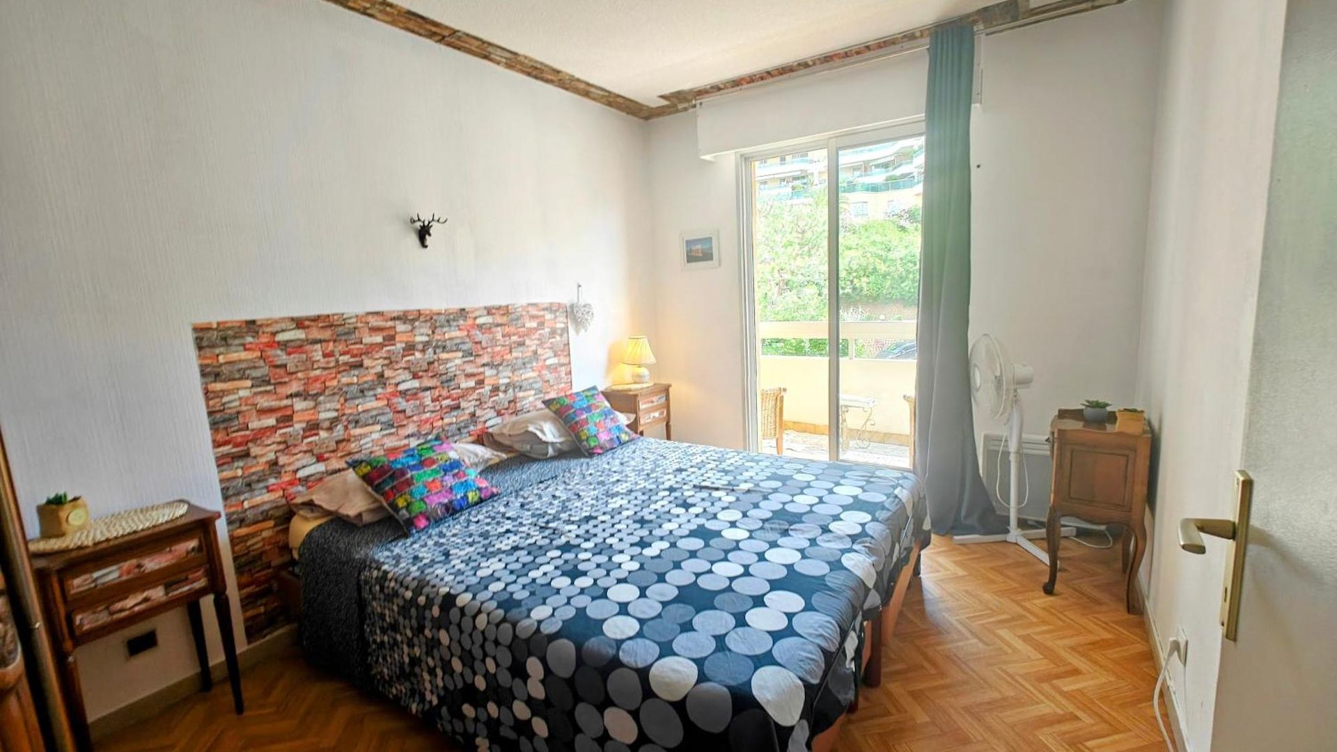 2 Bedroom Flat With Terrasse & Car-park Ouest *