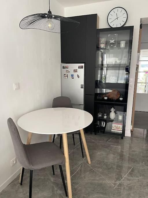 A 3mn De La Promenade Des Apartment