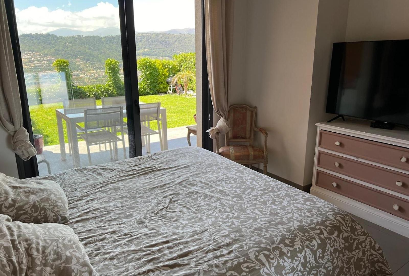 Joli 3 Pieces Ensoleille Sur Les Hauteurs De * Nice