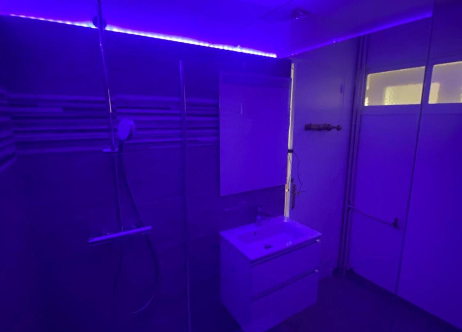 - Valrose - Cosy & Chill Nice
