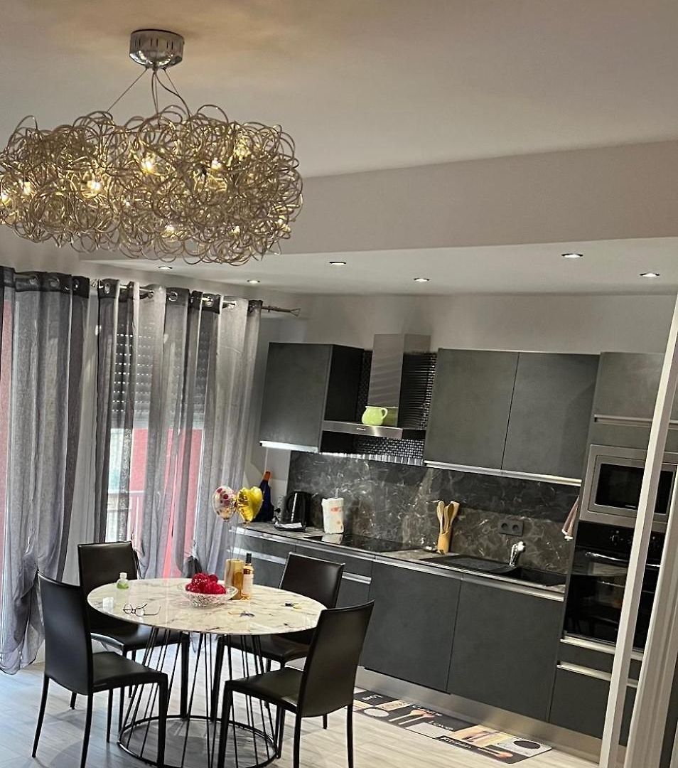 Gorgeous 2 Bedrooms * Nice