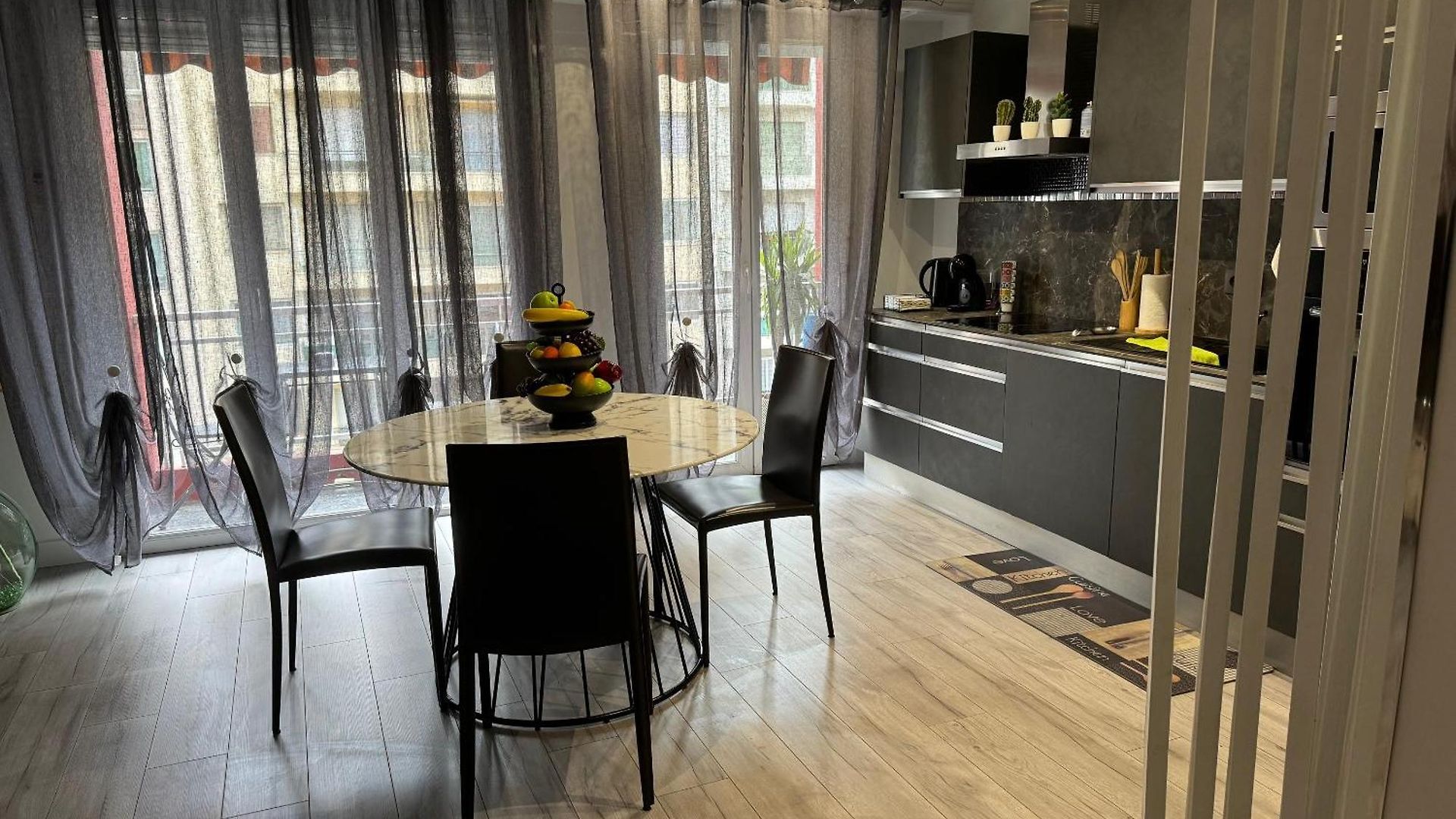 Gorgeous 2 Bedrooms *