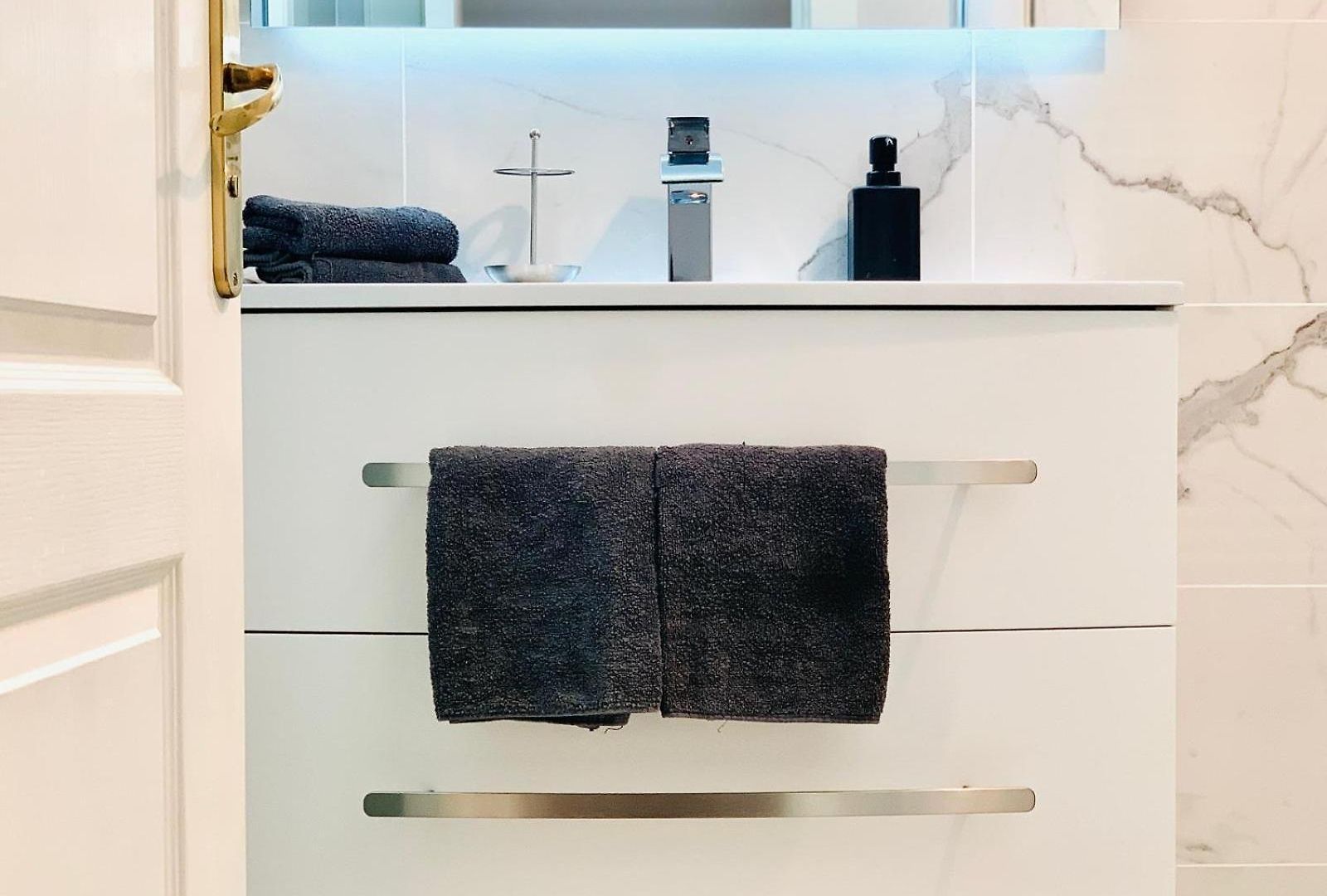 Chic & Spacious Getaway In - 10min To * Nice