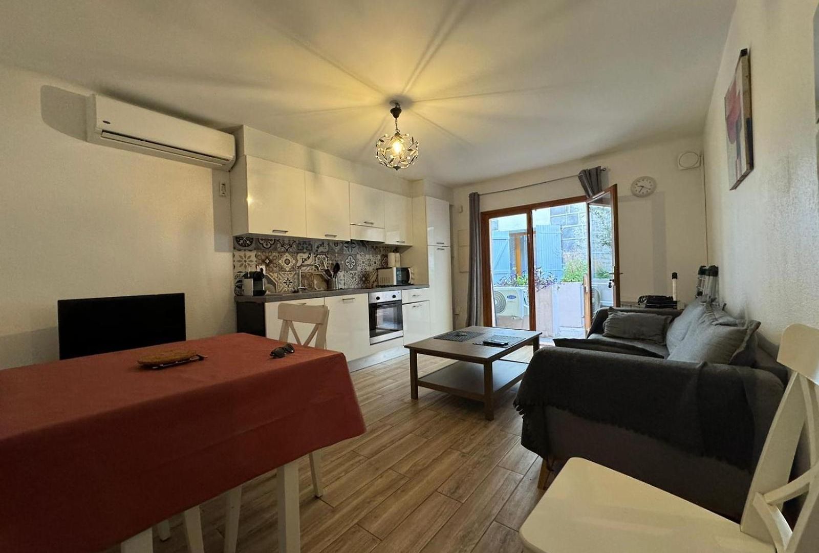 Cosy Poullan, 2-bedroom Apartment, 200 M From The
