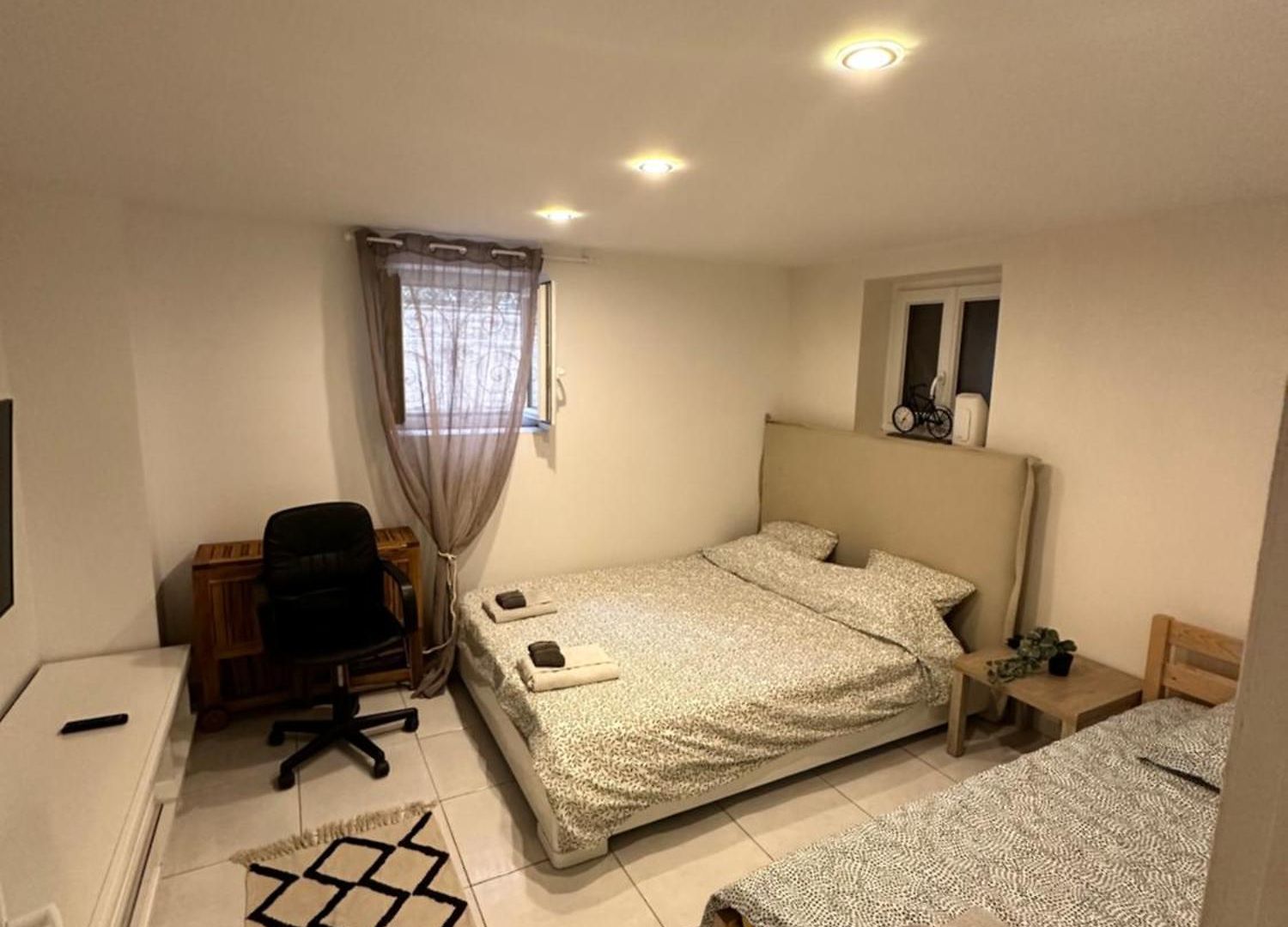 Appartement Jolie Proche Et Aéroport Salon Avec Cuisine