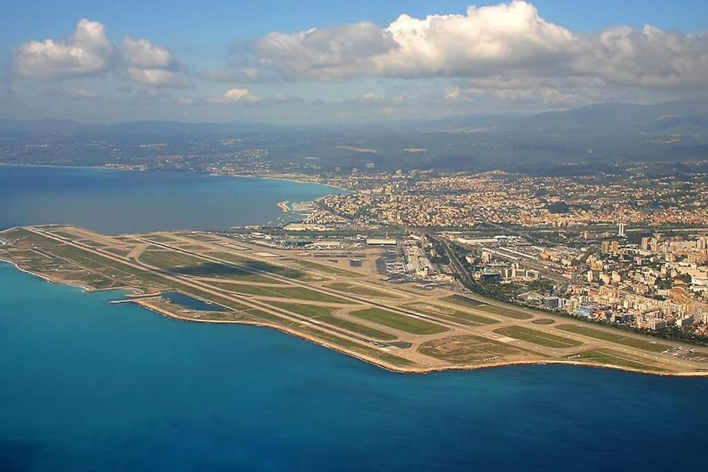 Large Flat Terrace Sea View, Promenade Des *