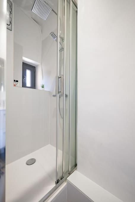 2 80m2 Jusqu'à 6 Personnes Carré D'or *