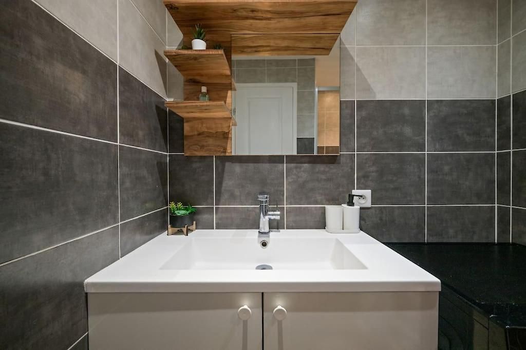 2 80m2 Jusqu'à 6 Personnes Carré D'or *