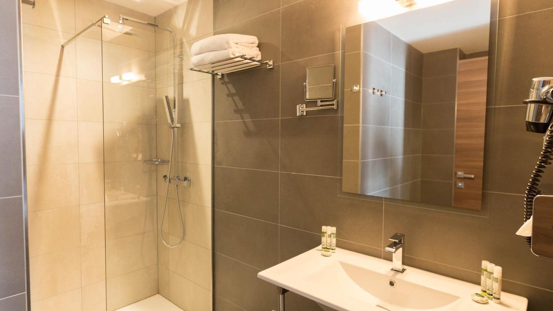 Azur Riviera Hotel 4*