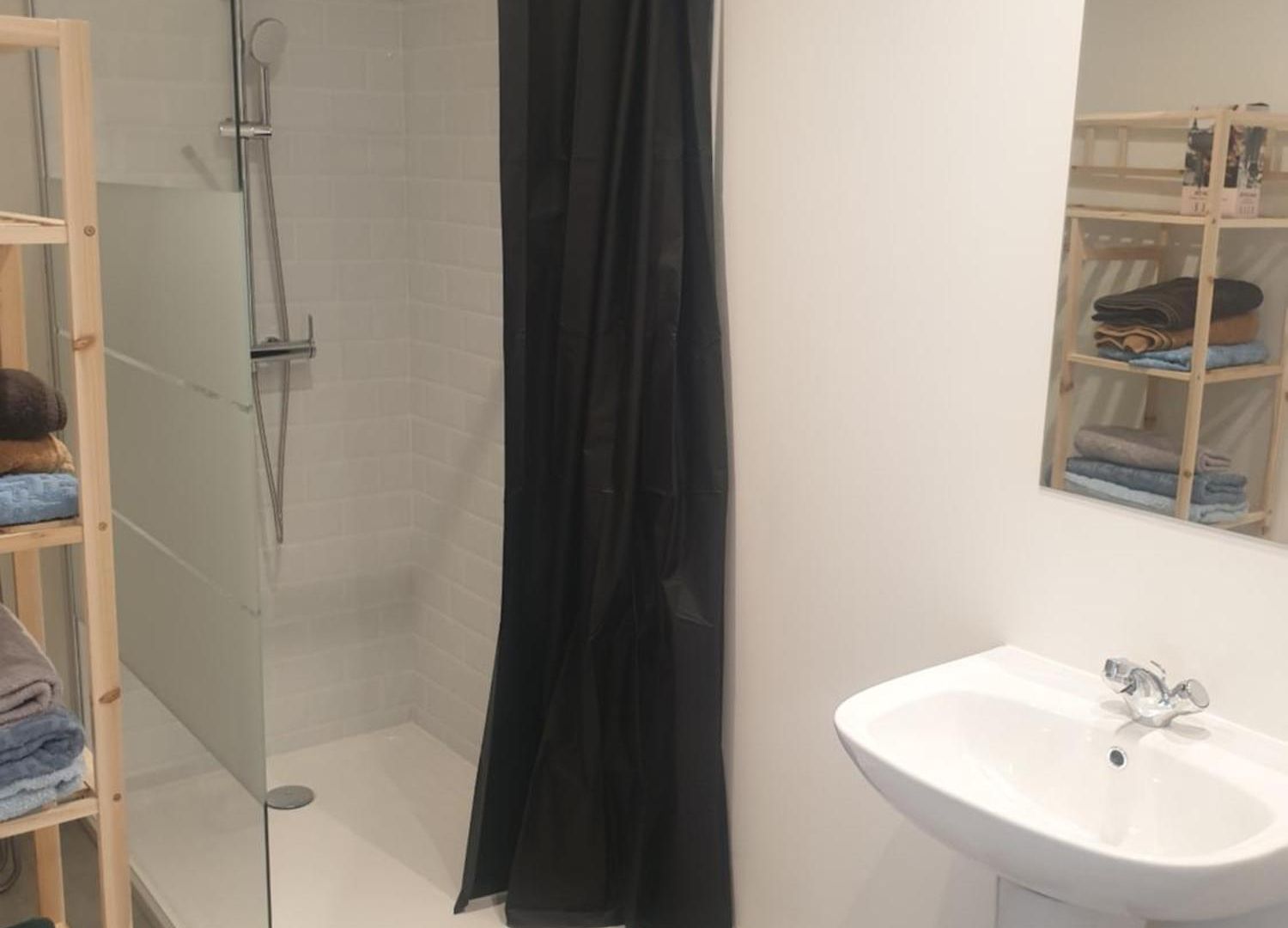 Renove 2023 Proche Aeroport 5min, Gare Sncf 2 Min, Tramway Au Pied De L'immeuble , Parking Possible, Renovated 2023 Near The Airport 5 Min, Train Station 2 Min, Tram Next To The Building 1 Min, Parking Possible Appartement *