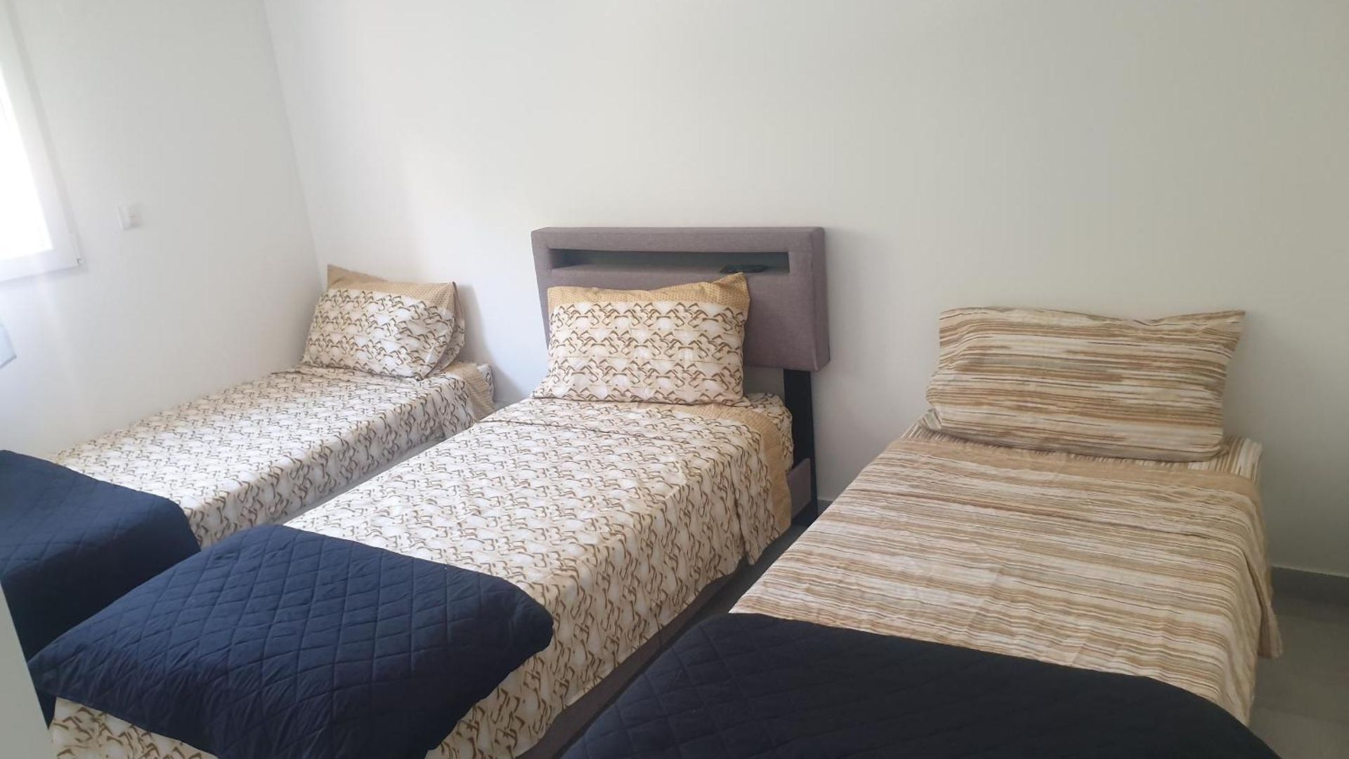 Appartement Renove 2023 Proche Aeroport 5min, Gare Sncf 2 Min, Tramway Au Pied De L'immeuble , Parking Possible, Renovated 2023 Near The Airport 5 Min, Train Station 2 Min, Tram Next To The Building 1 Min, Parking Possible Nice