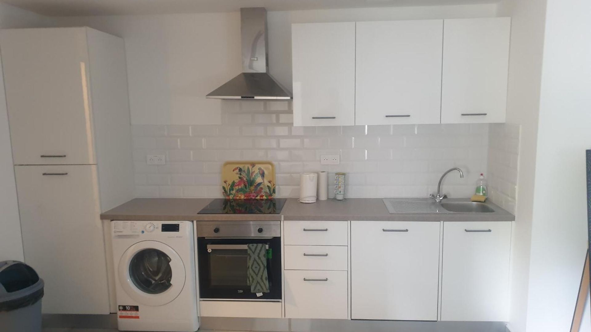 Renove 2023 Proche Aeroport 5min, Gare Sncf 2 Min, Tramway Au Pied De L'immeuble , Parking Possible, Renovated 2023 Near The Airport 5 Min, Train Station 2 Min, Tram Next To The Building 1 Min, Parking Possible *