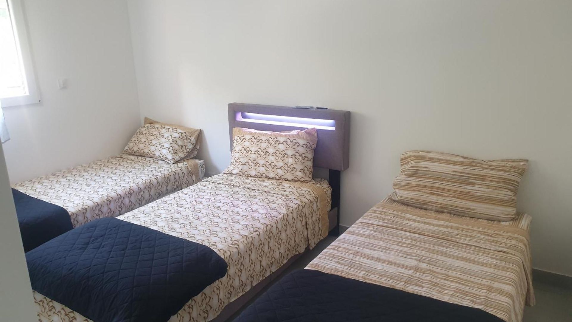 Appartement Renove 2023 Proche Aeroport 5min, Gare Sncf 2 Min, Tramway Au Pied De L'immeuble , Parking Possible, Renovated 2023 Near The Airport 5 Min, Train Station 2 Min, Tram Next To The Building 1 Min, Parking Possible