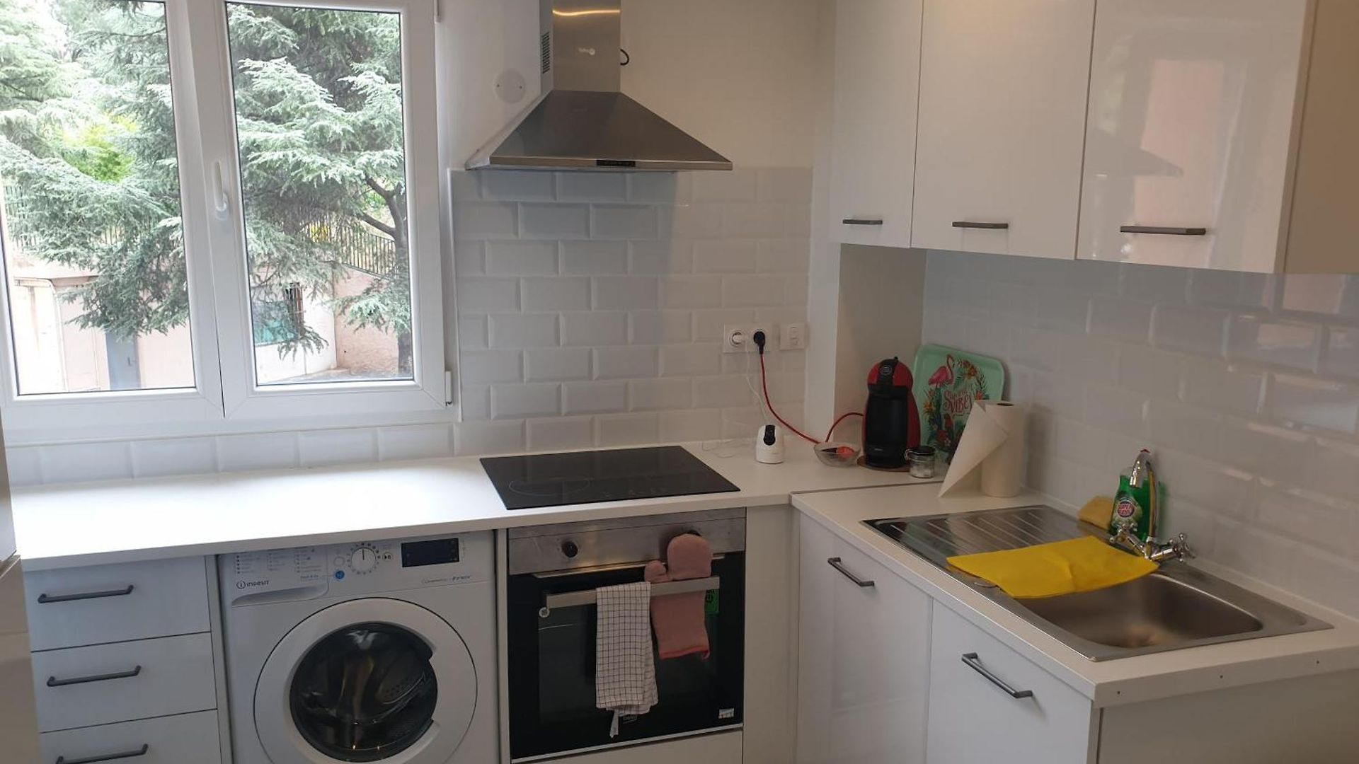 Appartement Renove 2023 Proche Aeroport 5min, Gare Sncf 2 Min, Tramway Au Pied De L'immeuble , Parking Possible, Renovated 2023 Near The Airport 5 Min, Train Station 2 Min, Tram Next To The Building 1 Min, Parking Possible *