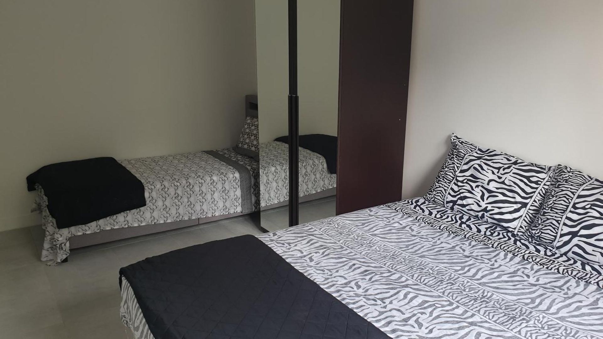 Appartement Renove 2023 Proche Aeroport 5min, Gare Sncf 2 Min, Tramway Au Pied De L'immeuble , Parking Possible, Renovated 2023 Near The Airport 5 Min, Train Station 2 Min, Tram Next To The Building 1 Min, Parking Possible