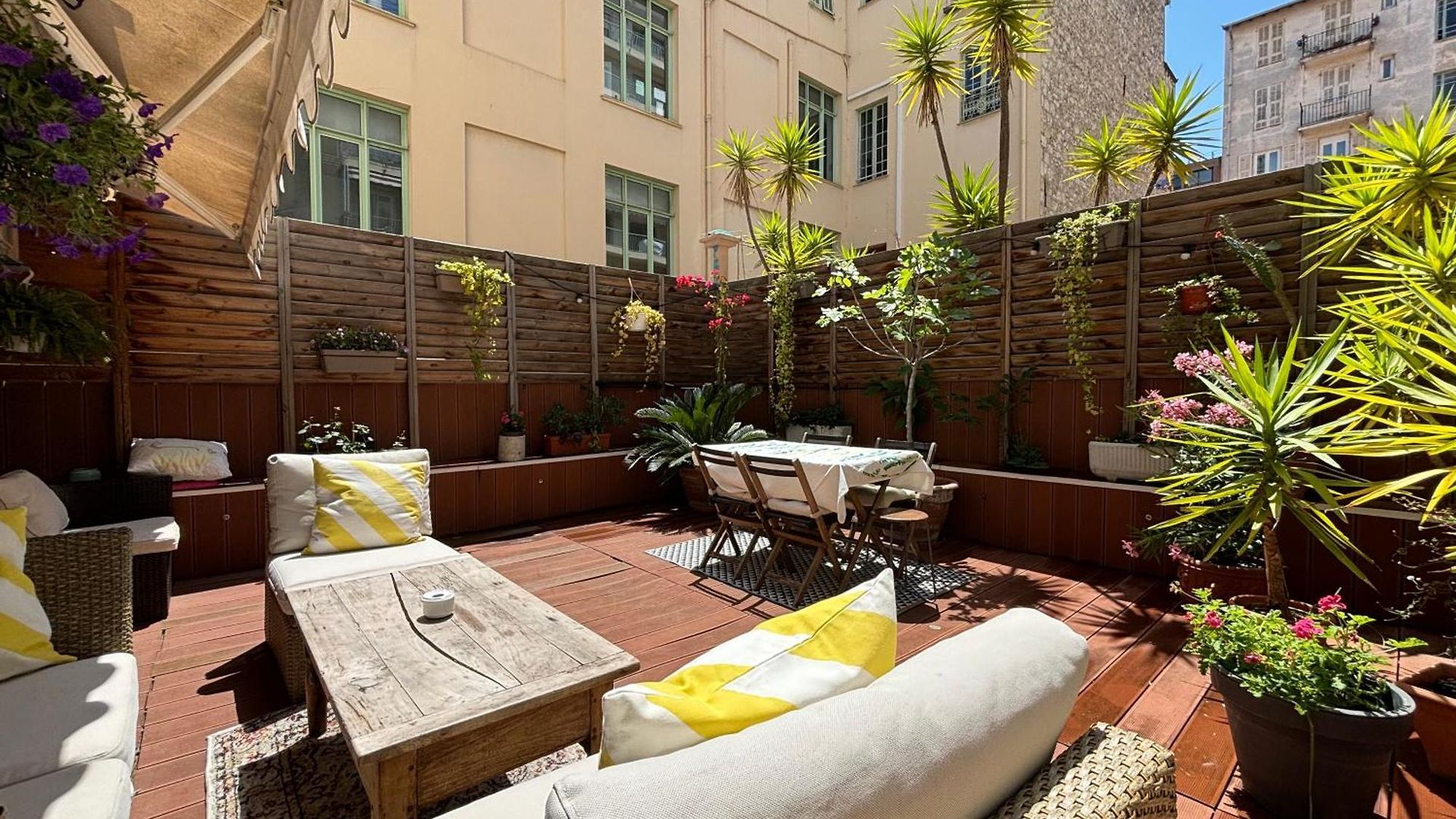 Large Magnificent Terrace Apartment Nice