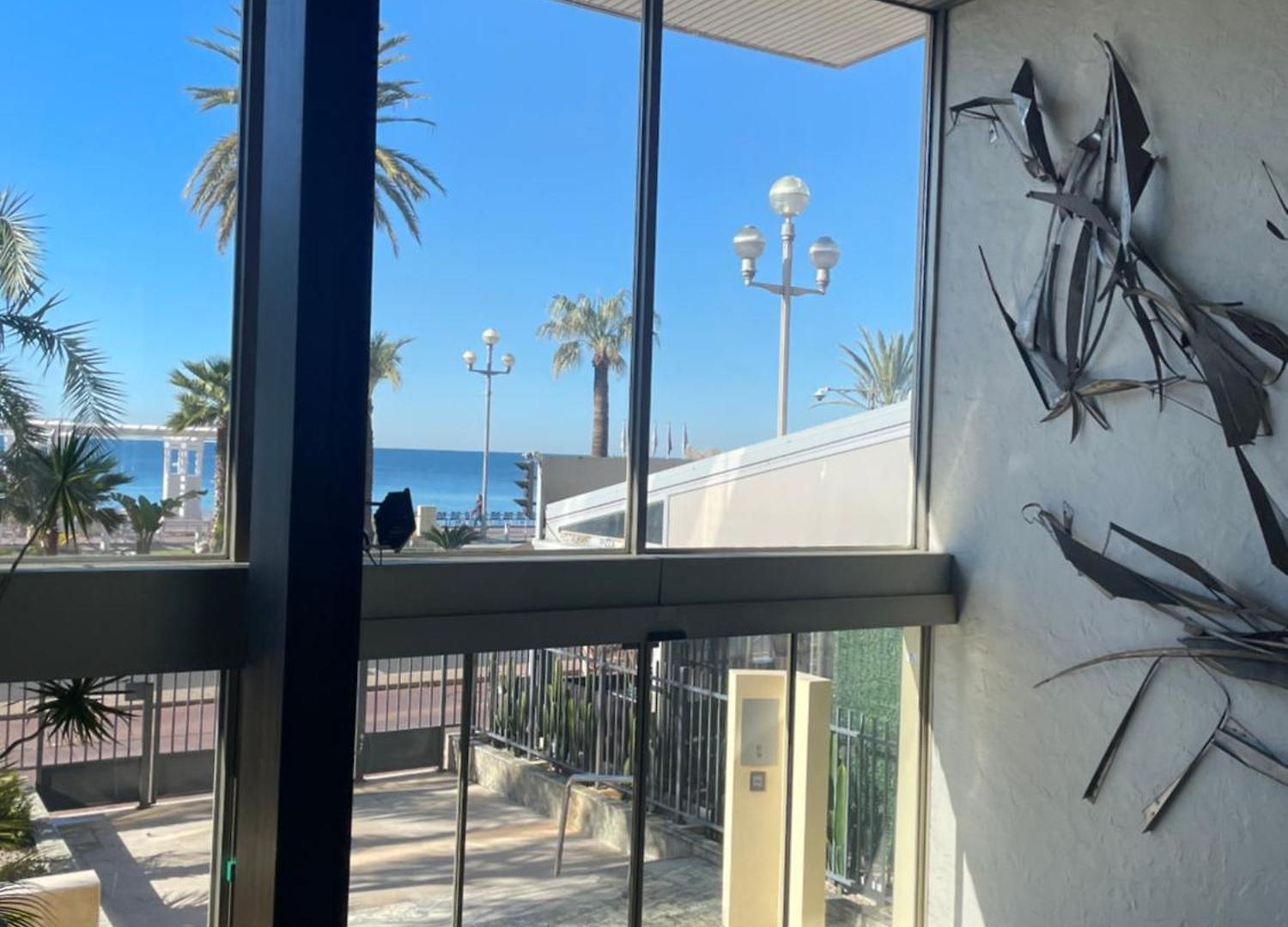 With Terrace & Rooftop Pool In Promenade Des