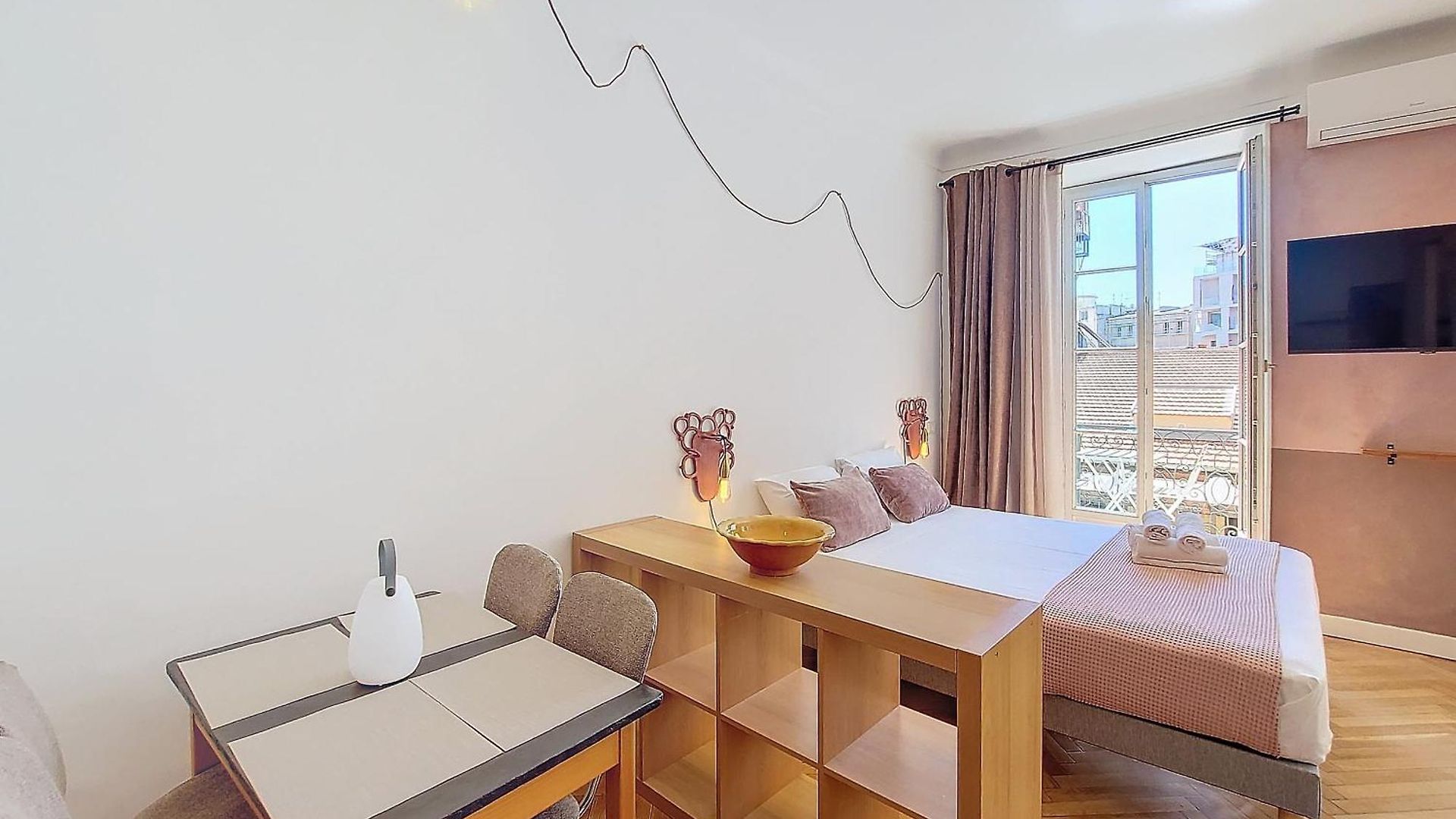 Nestor&jeeves - Trip - - Balcony Apartment *