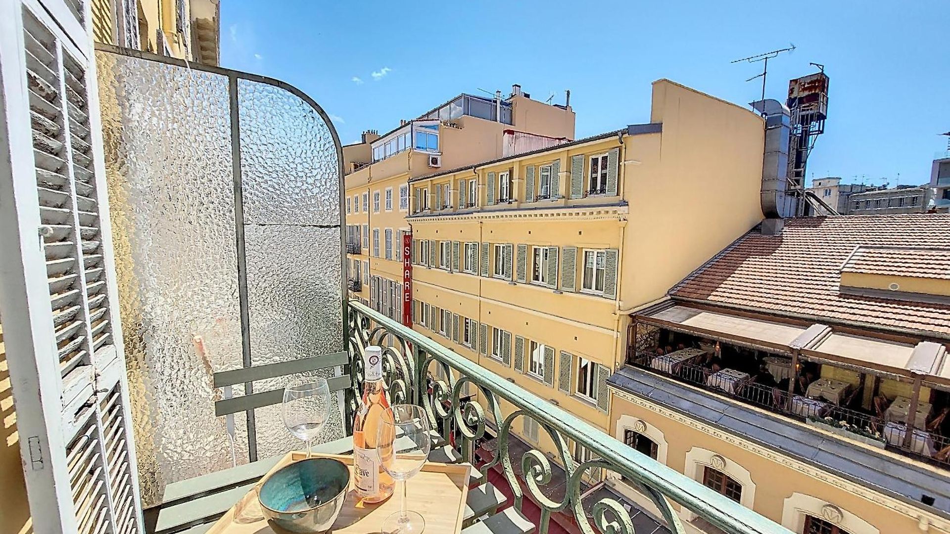 Nestor&jeeves - Trip - - Balcony
