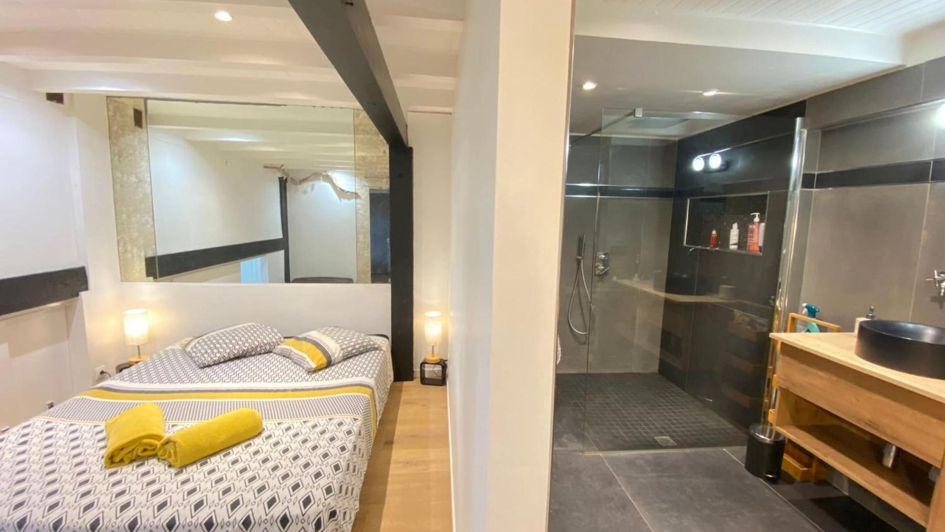 06bx Superbe Loft - 100m2 - 6 Personnes Appartement