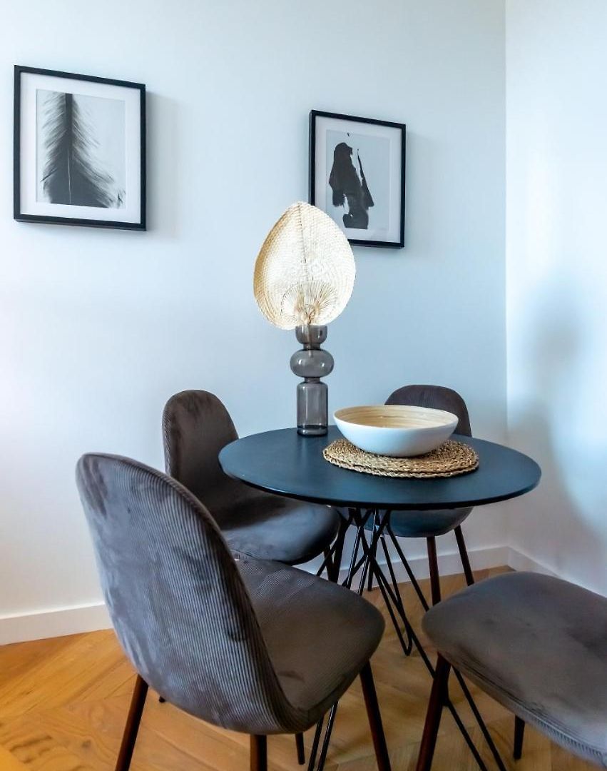 301a Charming 2 Refurbished Super Center Apartment Nice