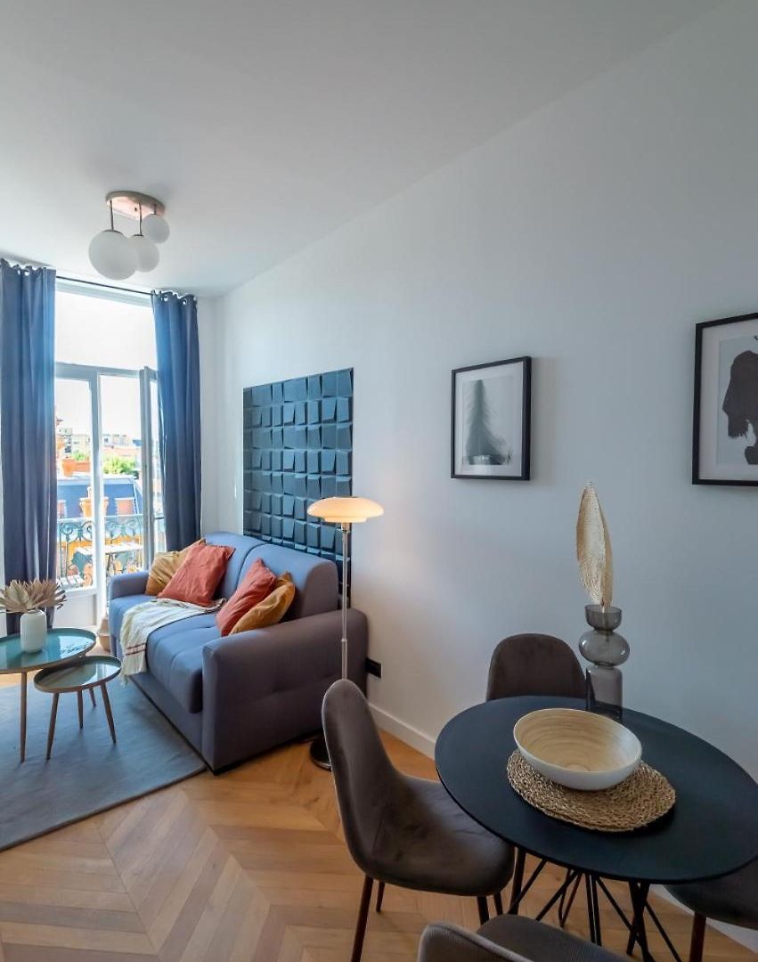 Apartment 301a Charming 2 Refurbished Super Center *