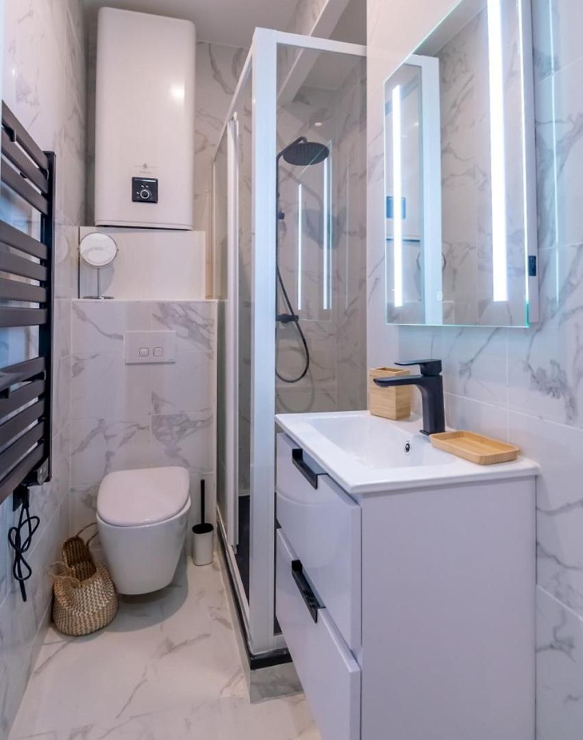 Apartment 301a Charming 2 Refurbished Super Center