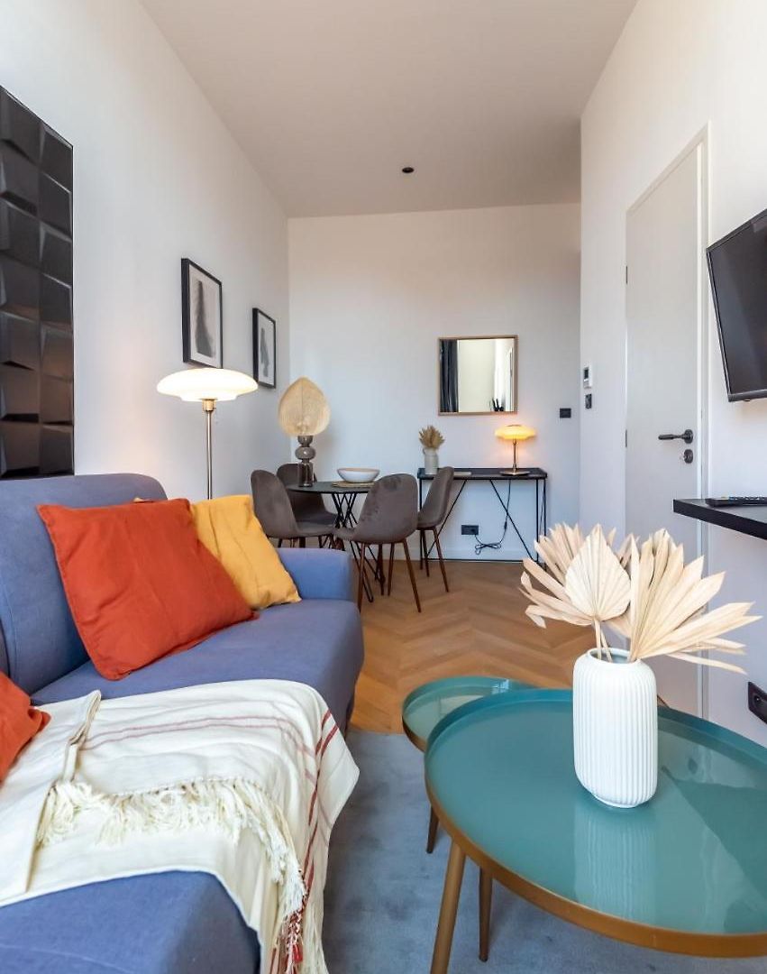 301a Charming 2 Refurbished Super Center *