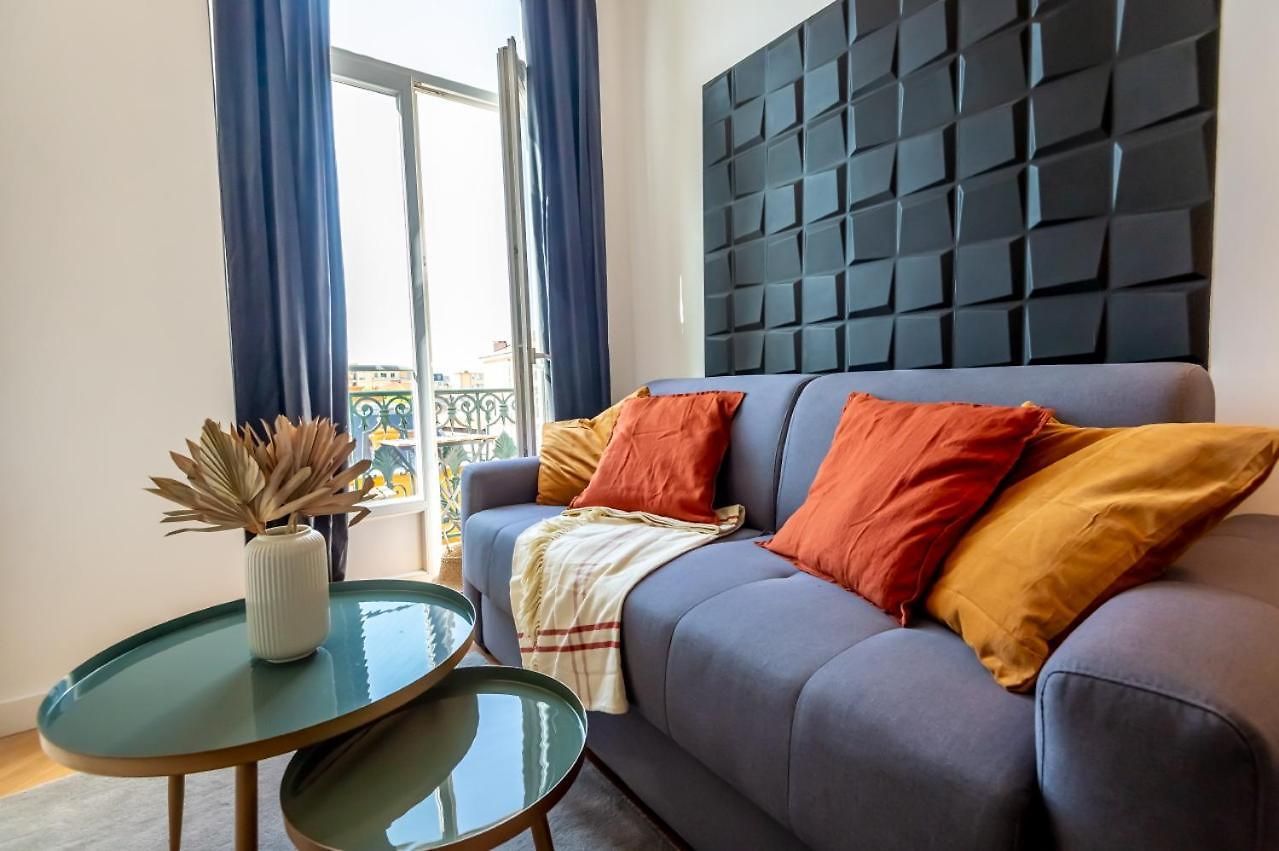 Apartment 301a Charming 2 Refurbished Super Center
