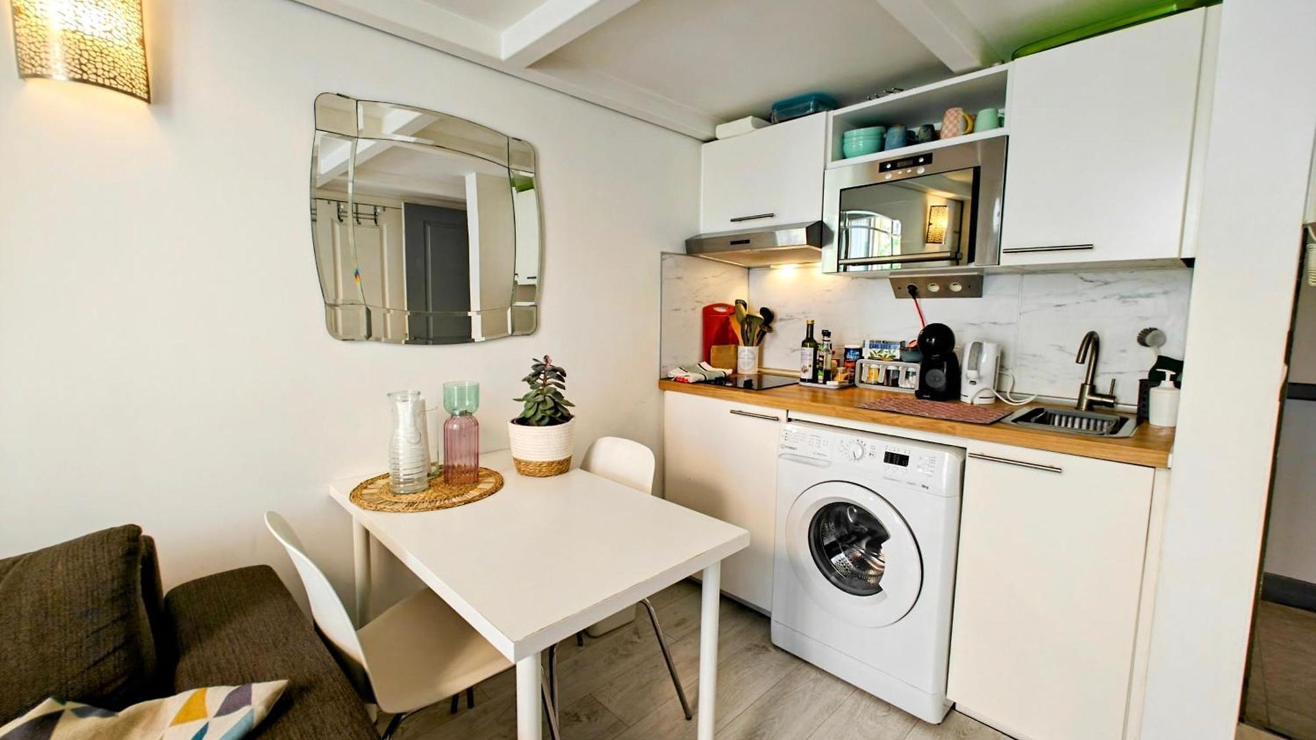 Duplex Central Close Beaches And Shops And Balcony