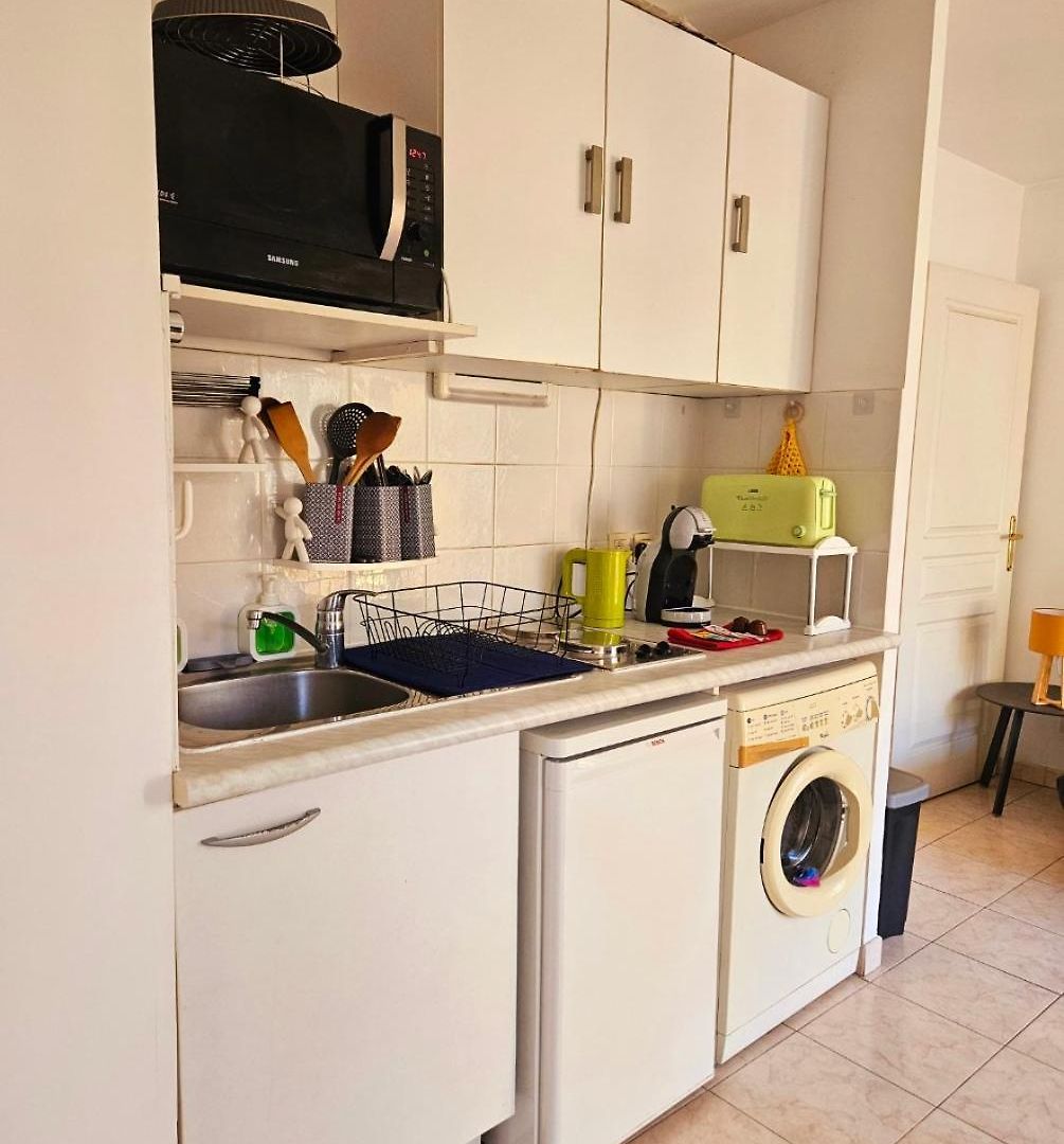 Lumineux En Plein Centre-ville, Avec Terrasse Privée Sur Cour, Situé Place Du Pin Appartement