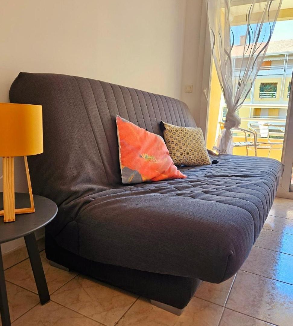 Appartement Lumineux En Plein Centre-ville, Avec Terrasse Privée Sur Cour, Situé Place Du Pin *