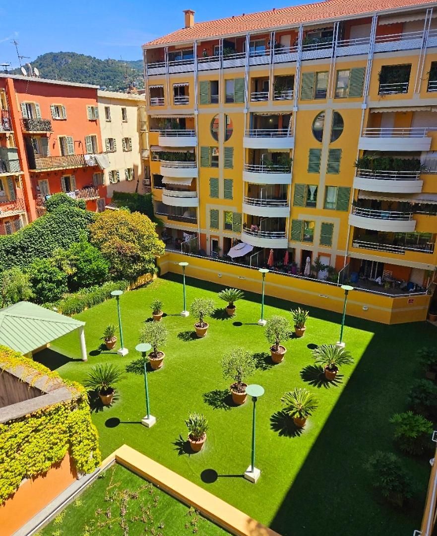 Lumineux En Plein Centre-ville, Avec Terrasse Privée Sur Cour, Situé Place Du Pin Appartement