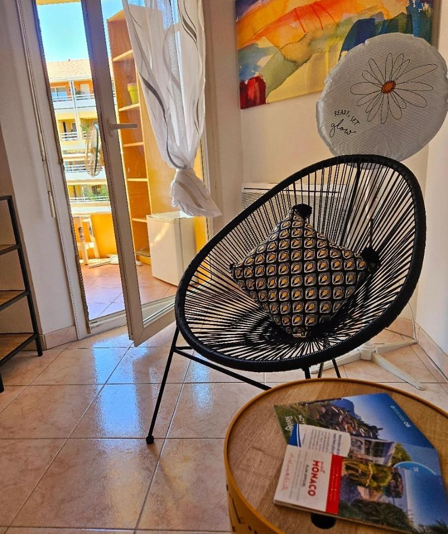 Appartement Lumineux En Plein Centre-ville, Avec Terrasse Privée Sur Cour, Situé Place Du Pin