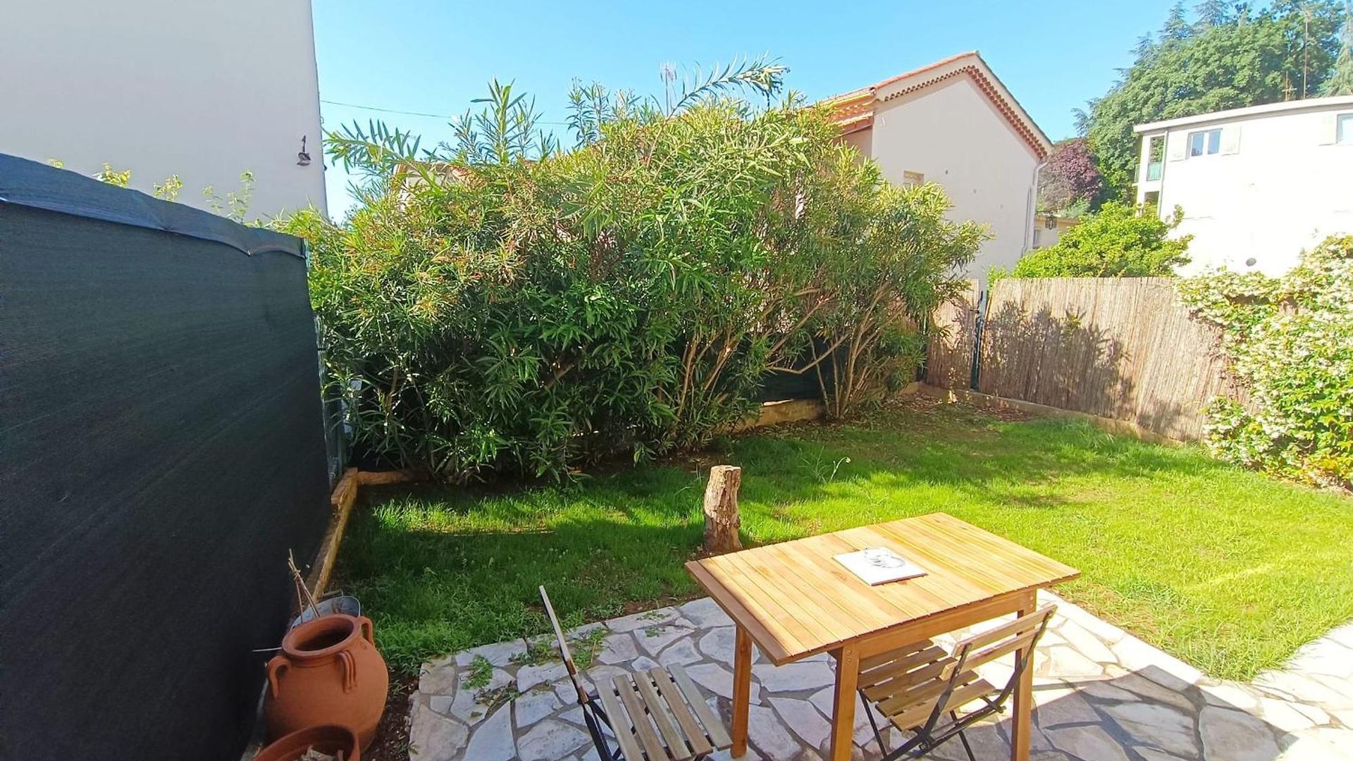 Refurbished With Terrace And Garden
