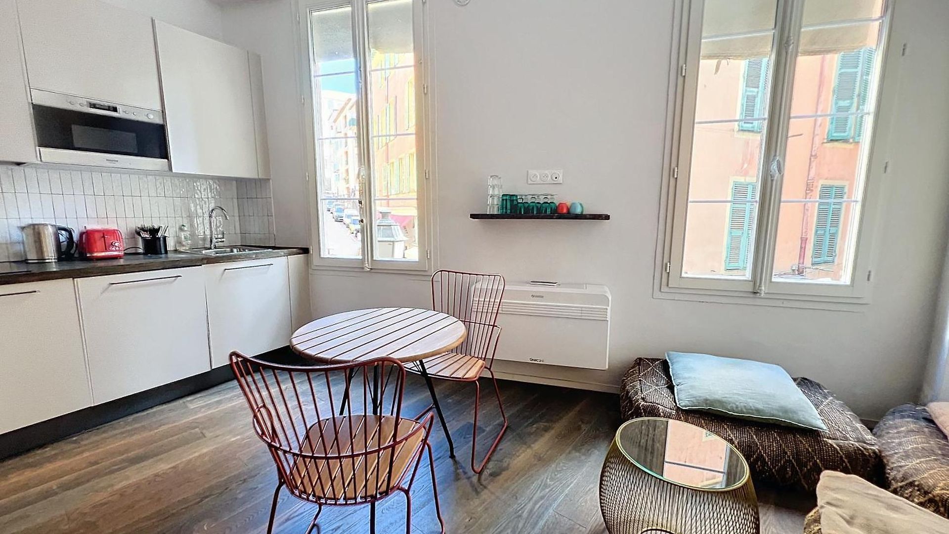 Charming Old Apartment *