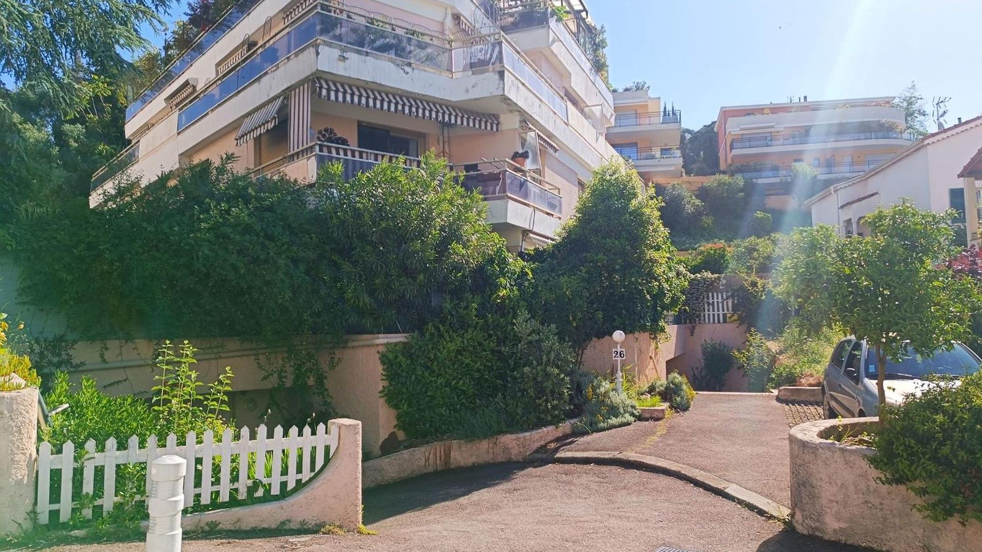Refurbished With Terrace And Garden Appartement