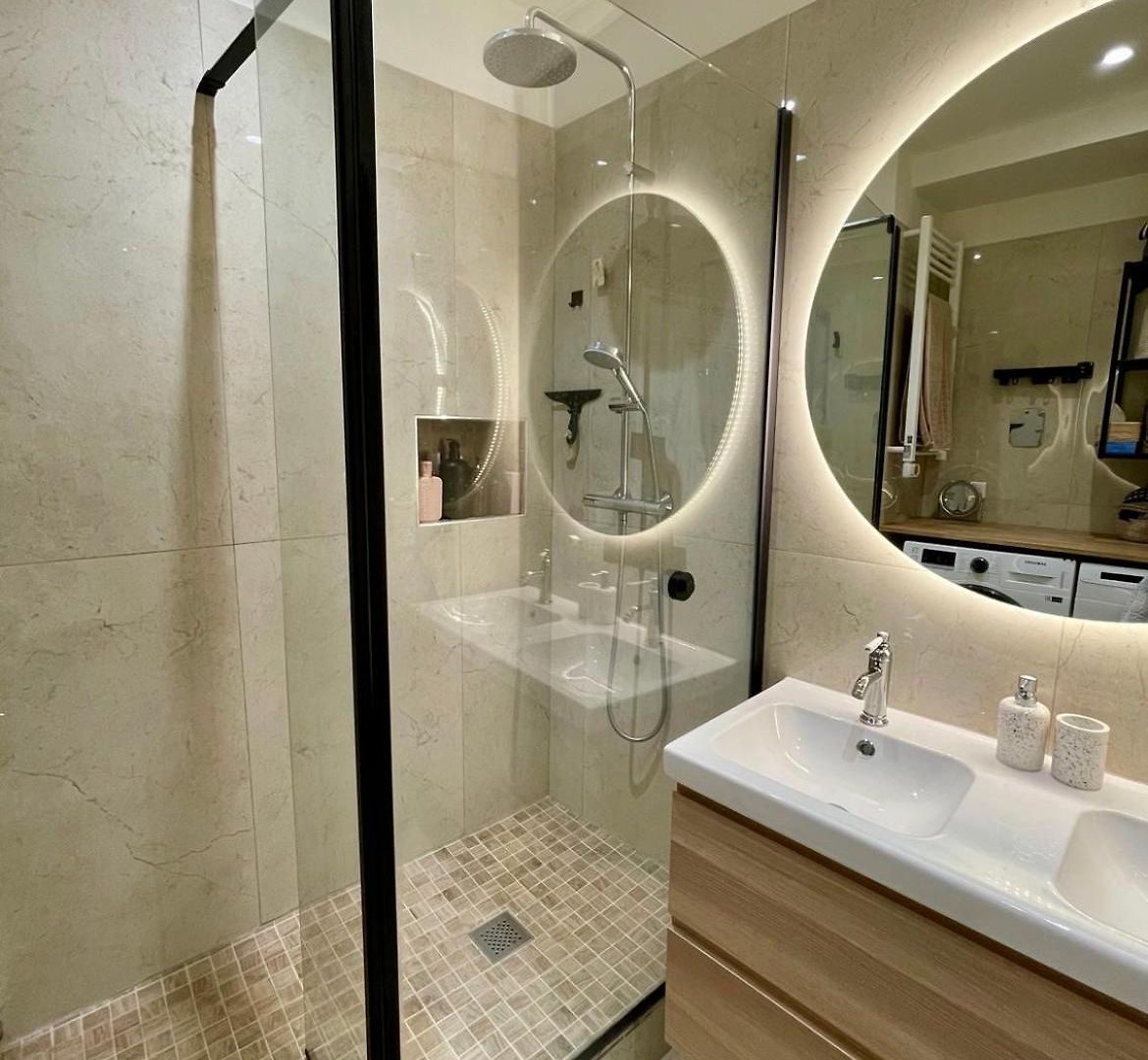 Bright, Spacious 2 Bedroom Apartment, Walk To & Old Town * Nice