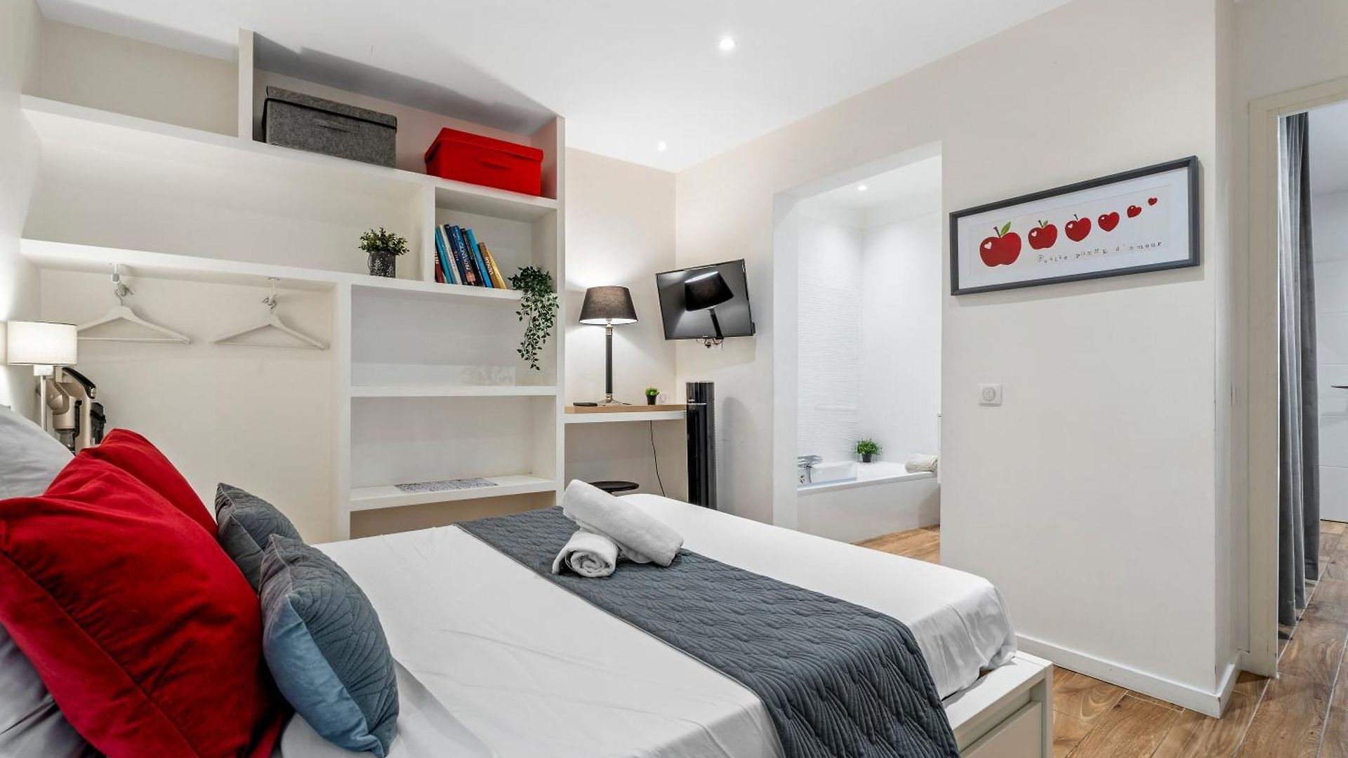 Renting - Rossetti - Modern Haven Heart Of Old Appartement *