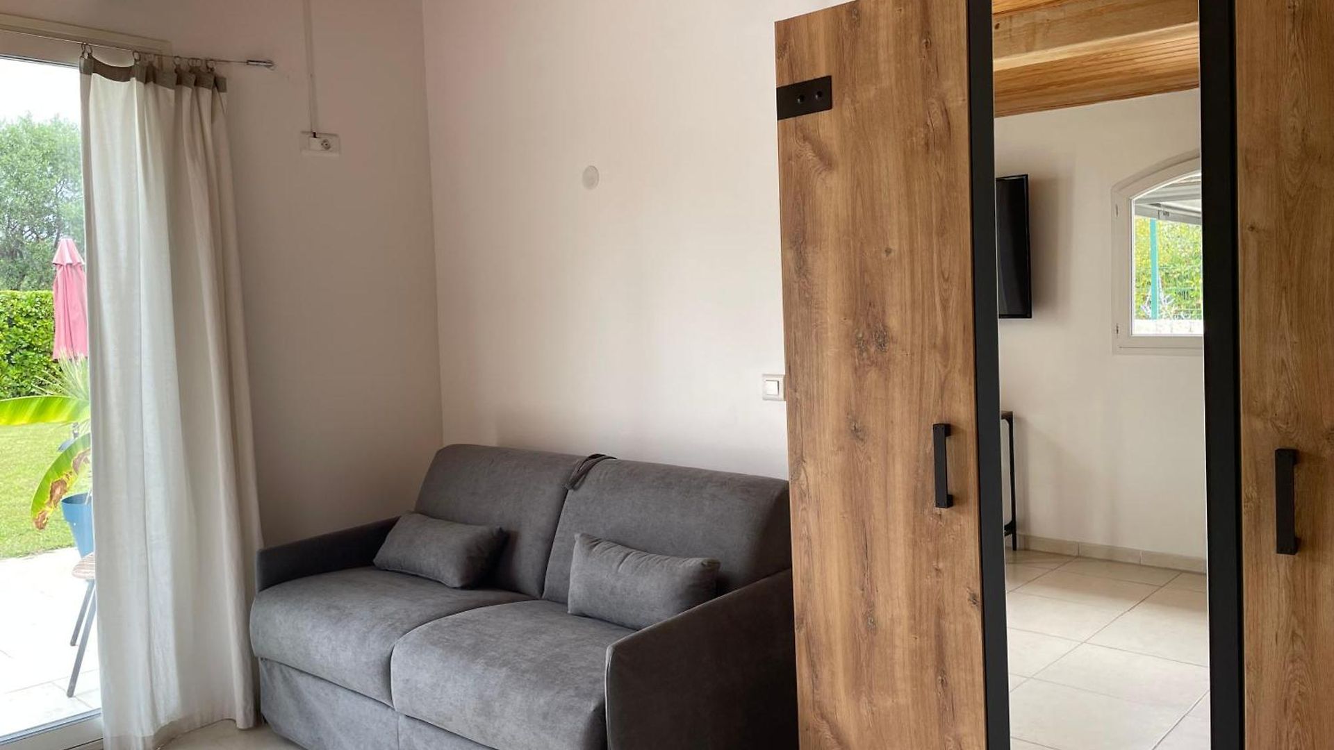 Magnifique Studio, Piscine, Parking