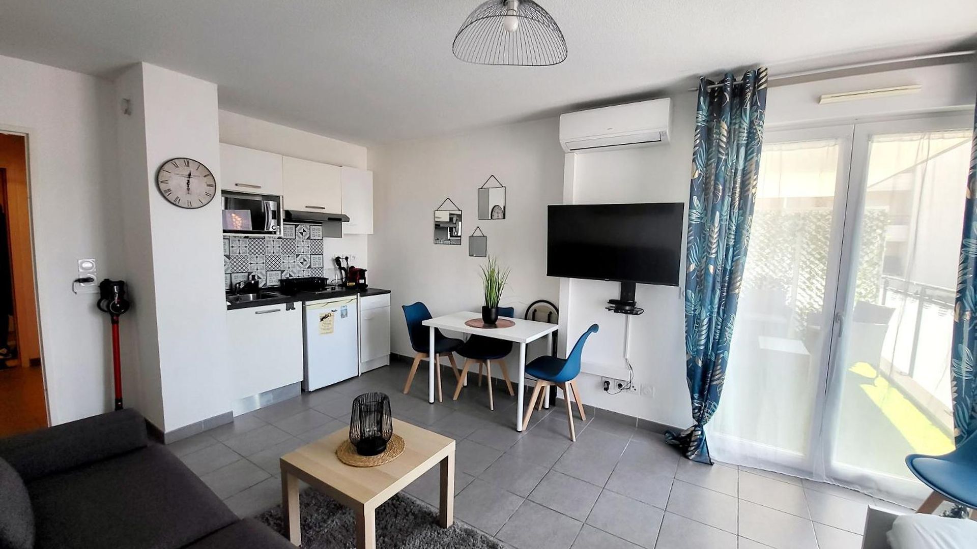 Appartement Beau Studio, Terrasse, Proche Tramway